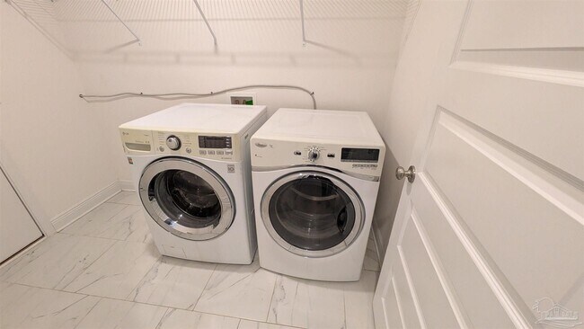 Building Photo - 151 Calvert Oaks Dr