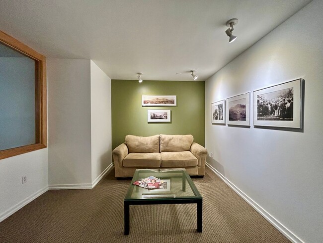 Building Photo - Two Bedroom Condo Available In Downtown Boulder