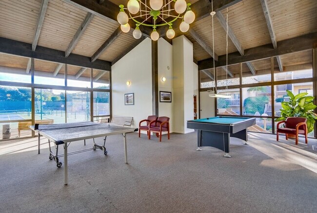 Building Photo - 453 S Sierra Ave