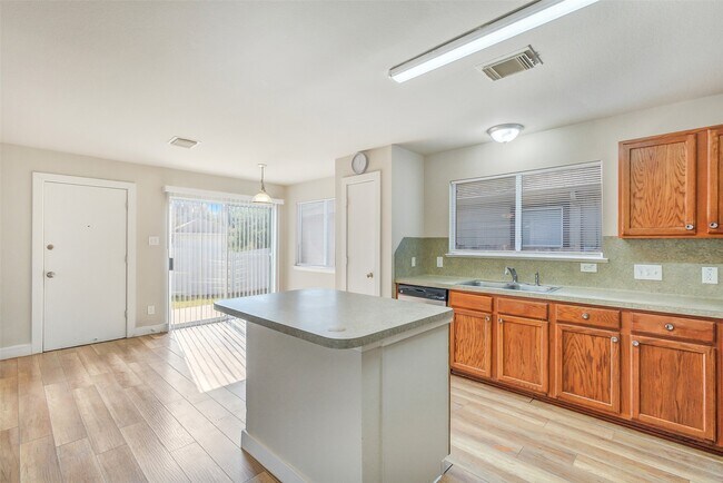 Building Photo - 605 Pinto Springs Ln