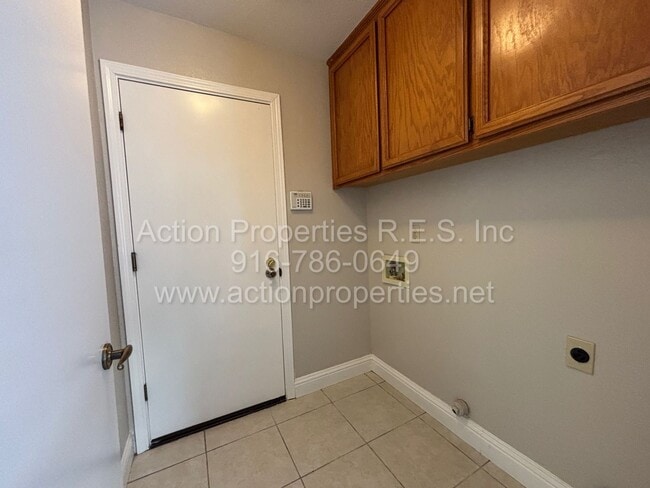 Building Photo - Gated Johnson Ranch: 3 Bed, 2.5 Bath - New...