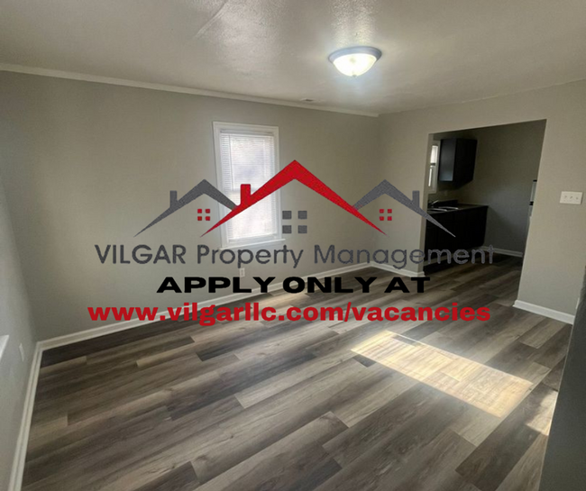 Building Photo - 2 comfortable bedrooms & 1 full bath house...