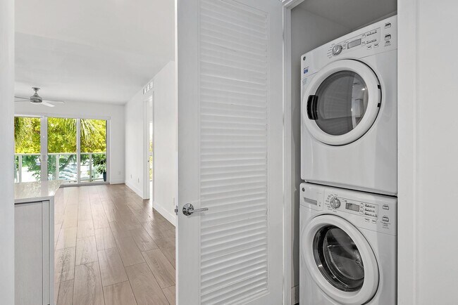 Building Photo - 1 S Palmway