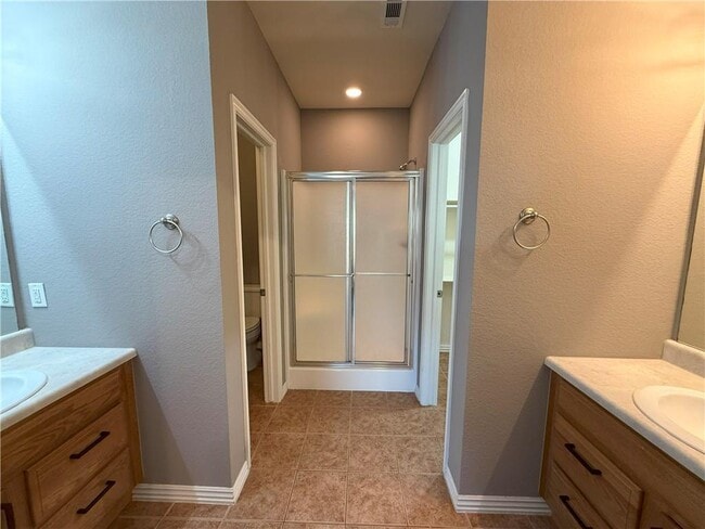 Building Photo - 661 Appleridge Dr