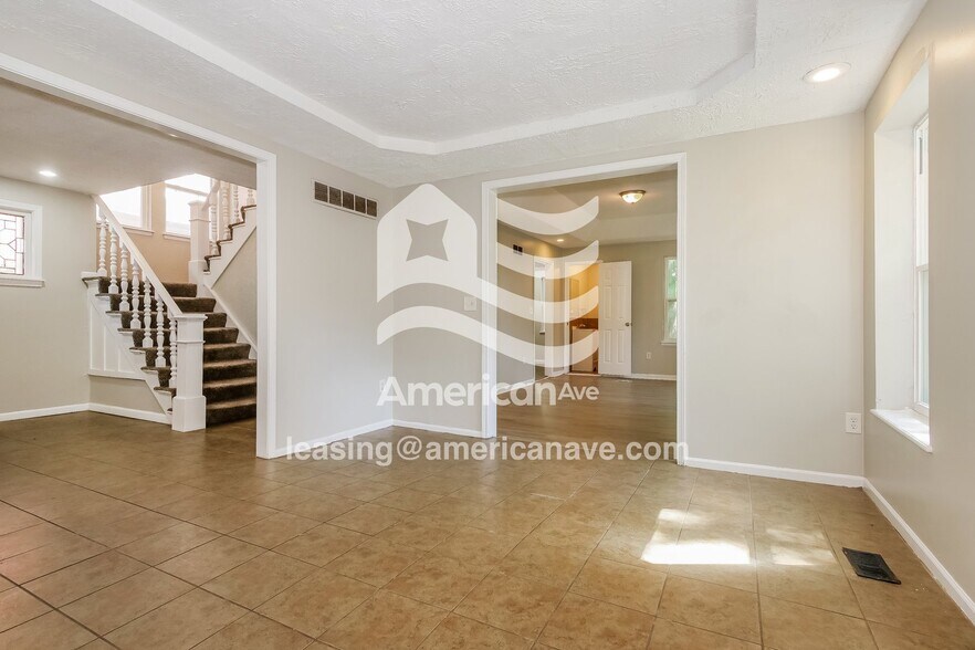 Building Photo - 303 Cypress Ave