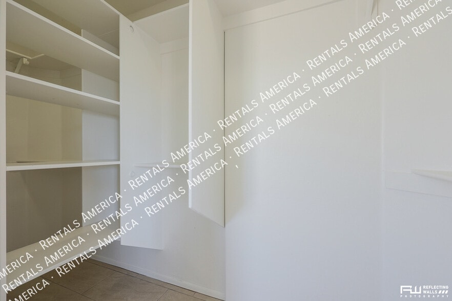 Building Photo - 2238 E Bel Air Ln