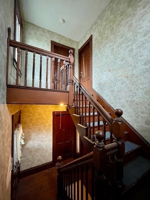Building Photo - 209 Sterling St