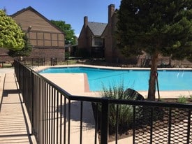 Building Photo - The Wellington Apartments