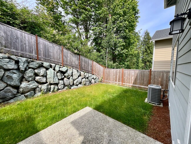 Building Photo - Beautiful and Modern 4-Bedroom Home with S...