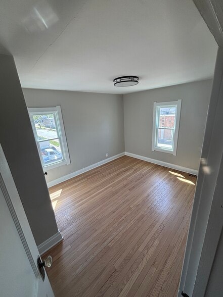 Medium Bedroom - 6433 39th Ave