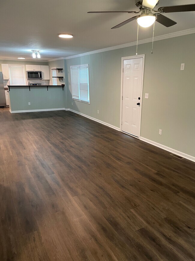 Building Photo - 820 Hamrick St