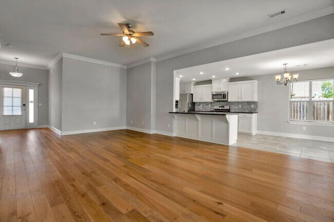 Building Photo - 3 Bed 2 Bath Home near Stonebridge Meadows Country Club