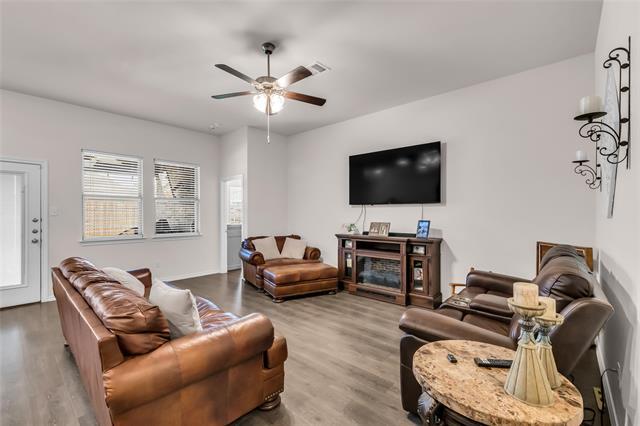 Building Photo - 900 Honey Maple St