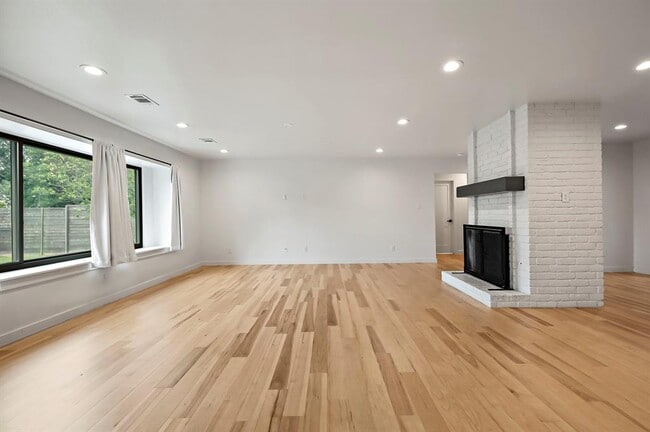 Building Photo - 7700 Manassas Dr