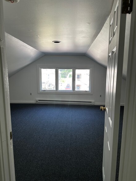 Building Photo - 289 S Winooski Ave