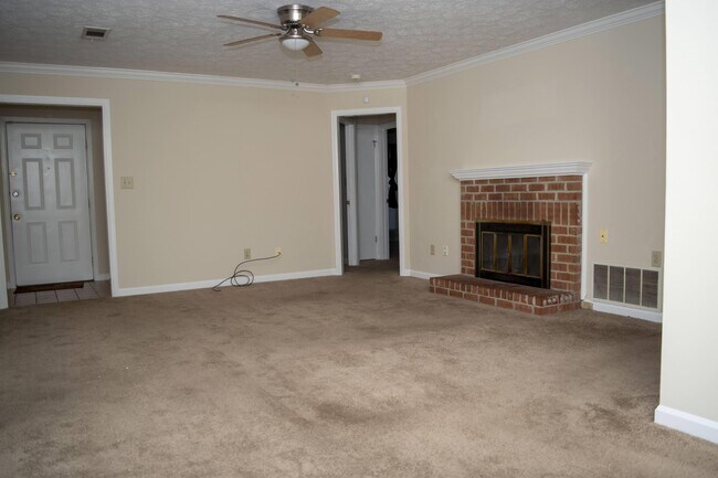 Building Photo - 1615 Woodmere Loop