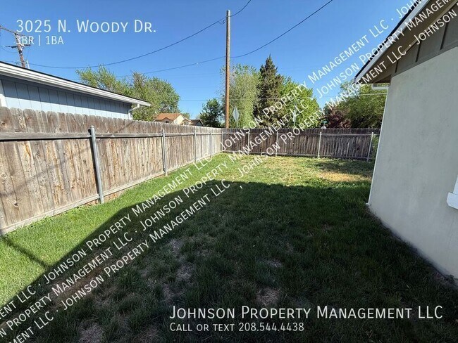 Building Photo - 3025 N Woody Ln