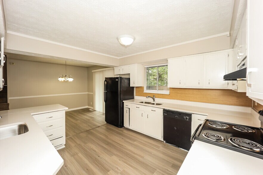 Building Photo - 9036 Sterling Ridge Ln