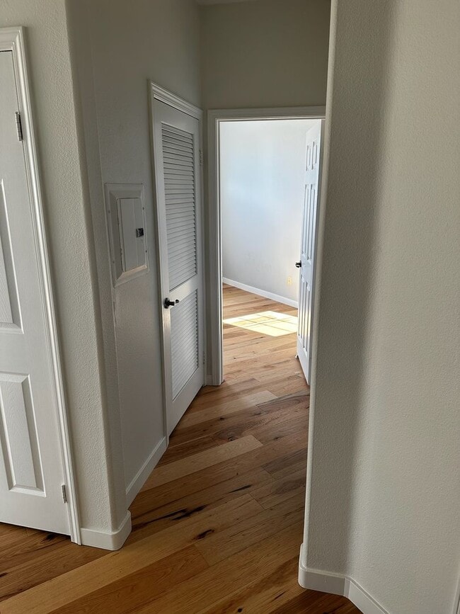 Building Photo - Ventura | 2 Bed + 2 Bath | Holiday Condo