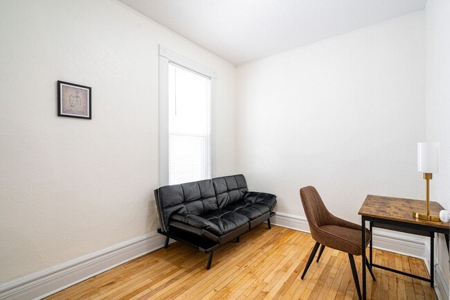 Building Photo - 3Bdrm w/ Den  **FREE JULY RENT