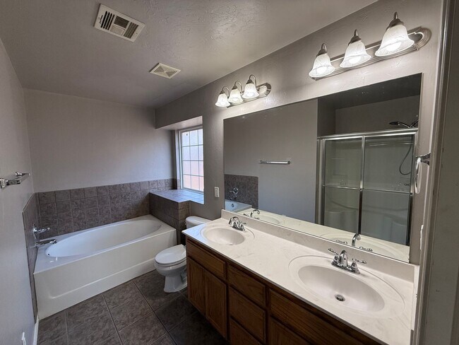 Building Photo - 4 BED! Cozy Home on Large CORNER Lot!