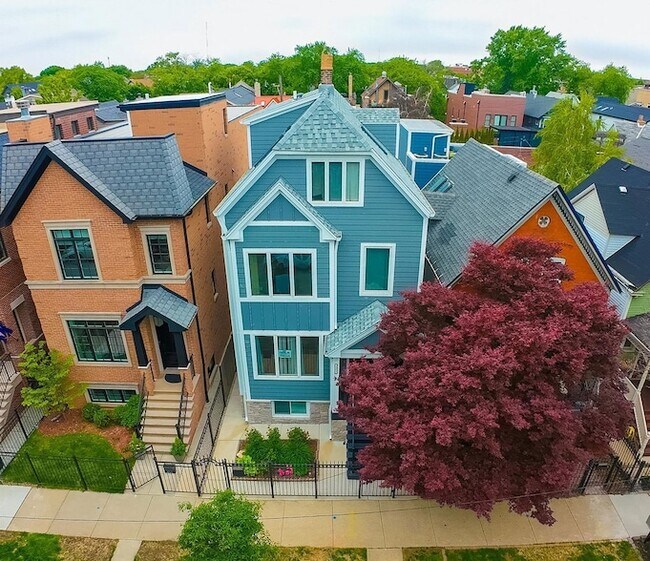 Building Photo - 3324 N Hoyne Ave