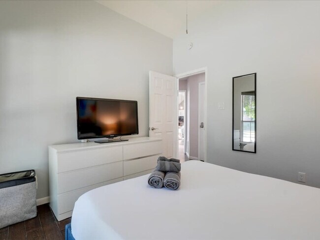 Building Photo - 4215 Voss Hills Pl