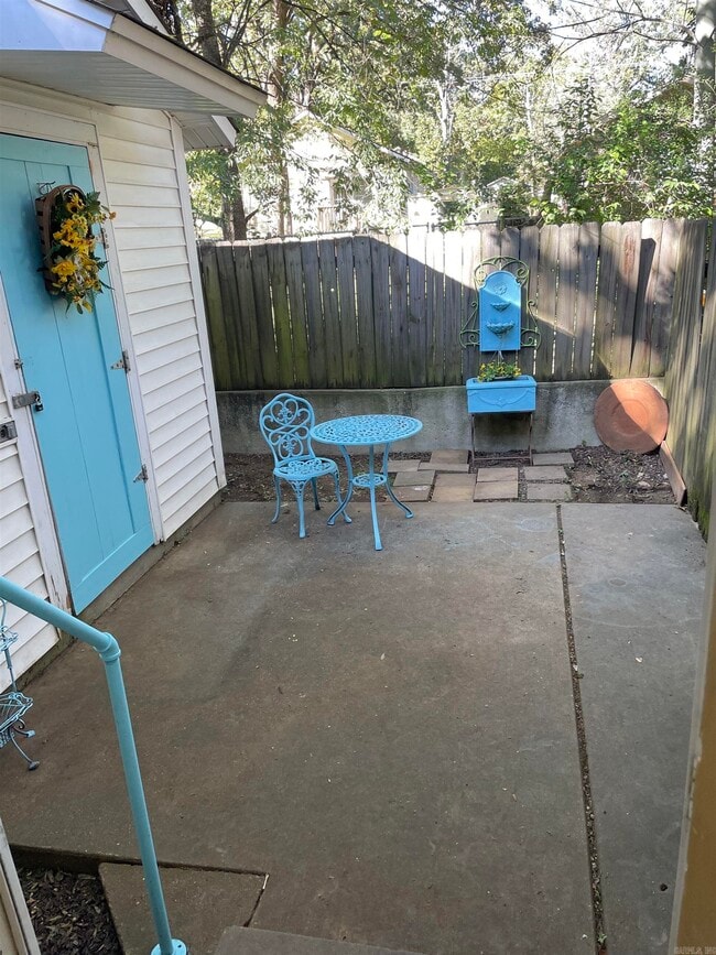 Building Photo - 404 N Jackson St