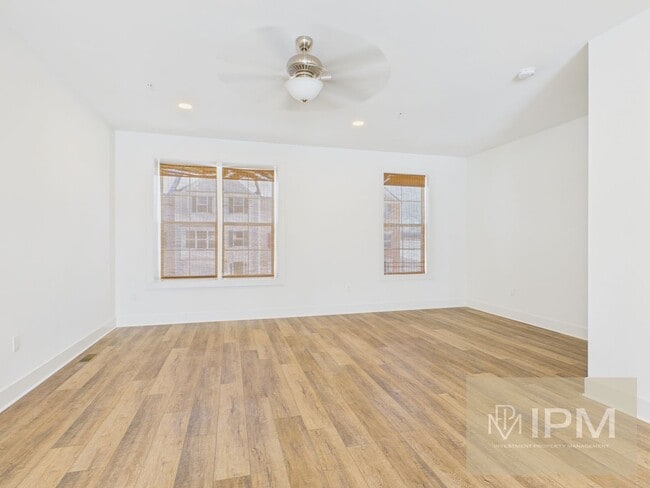 Building Photo - ½ OFF Your First Month’s Rent - Beautiful Townhome in Waynesboro!