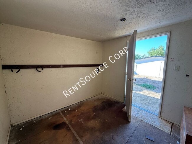 Building Photo - 4318 Ave L 2