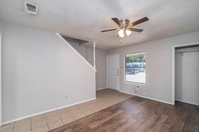 Building Photo - 3301 Aurora St