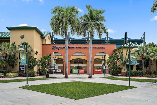 Building Photo - 1203 Town Center Dr