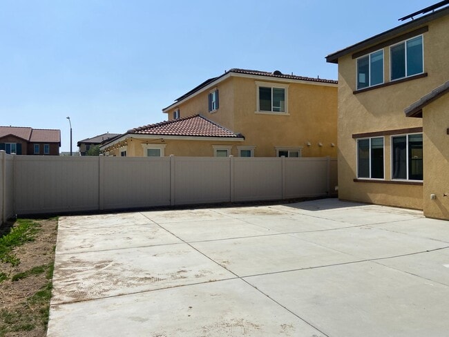 Building Photo - Beautiful Single Family Home