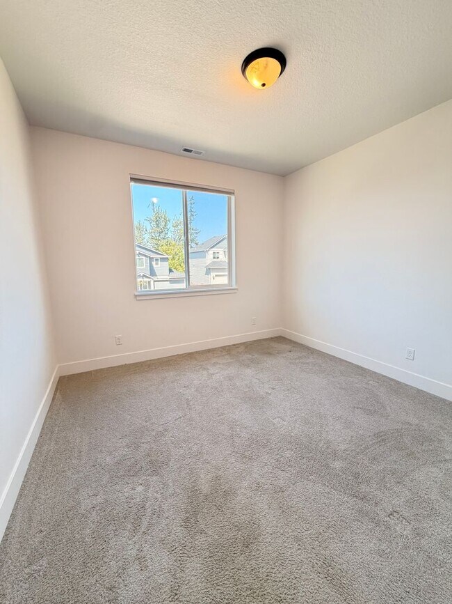 Building Photo - 3481 Snowberry Rd