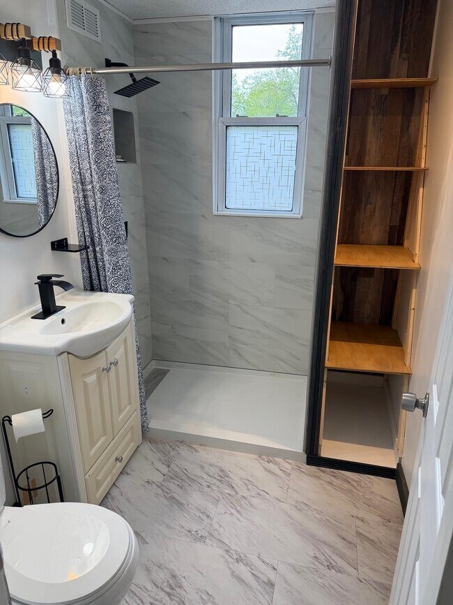 Building Photo - 1218 73rd St