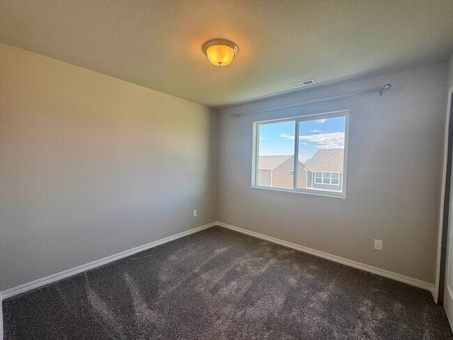 Building Photo - Updated 3 Bedroom in Enclaves at Mountain ...