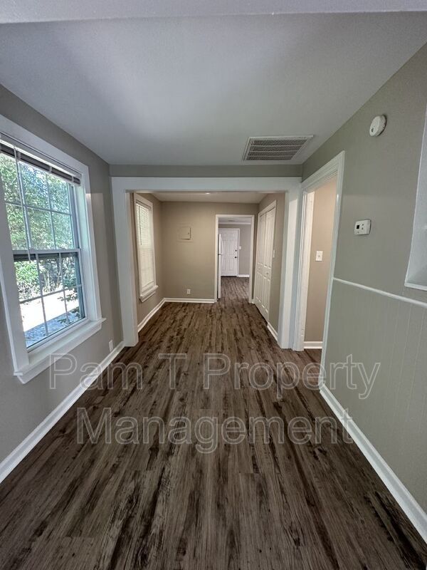 Building Photo - 1408 E 38th St