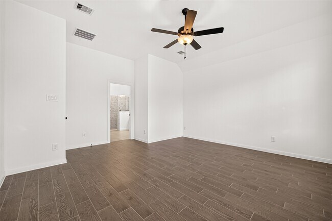 Building Photo - 453 Embden Rim Dr