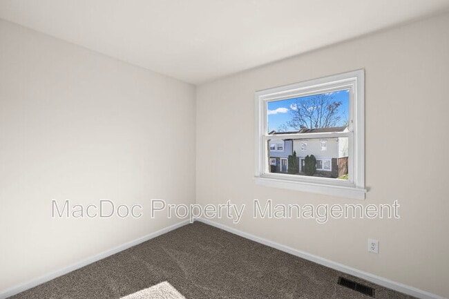 Building Photo - 129 Hickok Cir