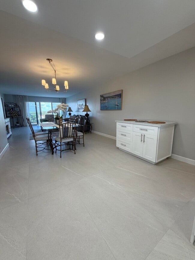 Building Photo - 1160 Hillsboro Mile