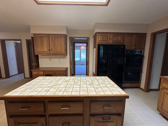 Building Photo - Large Home in Forest Hills School District