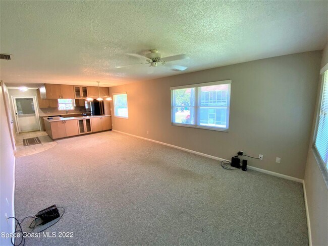 Building Photo - 141 Aquarius Way
