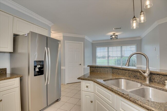 Building Photo - 1094 Maple Ridge Ct