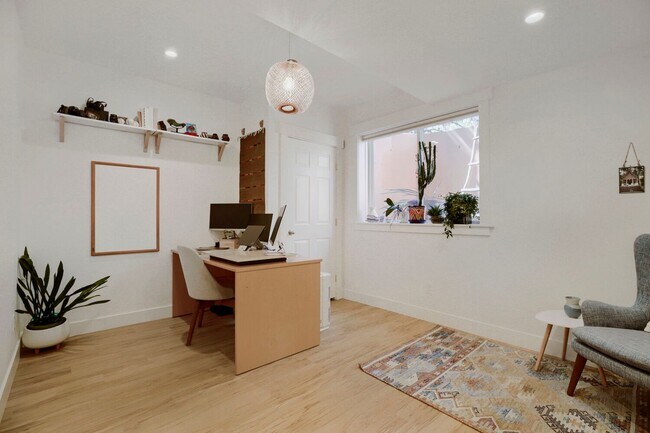 Building Photo - Gorgeous 4 Bedroom Home in NW Indian Peaks Neighborhood. Hardwood floors, Wine Closet and More