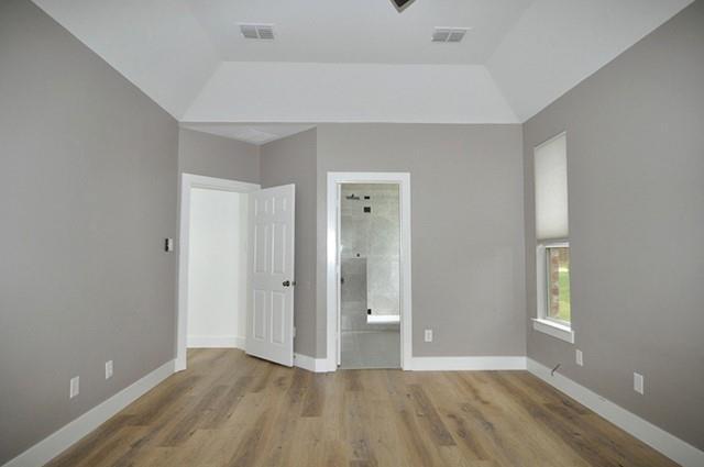 Building Photo - 3812 Lakeway Dr