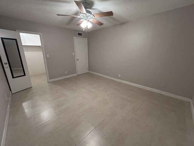 Building Photo - 6505 Winfield Blvd