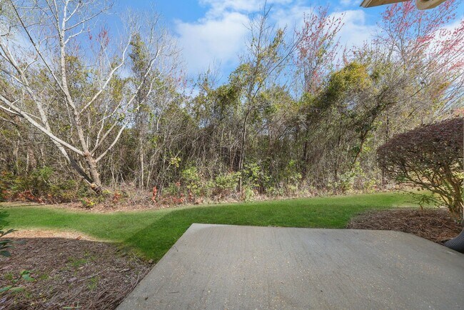 Building Photo - ~ COMPASS POINTE ~