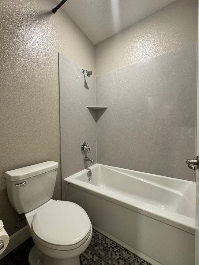 Building Photo - 5 YEARS NEW,  FORMER MODEL HOME BUILT BY LENNAR HOMES, 4 BED, 2.5 BATH, 2 CAR GARAGE