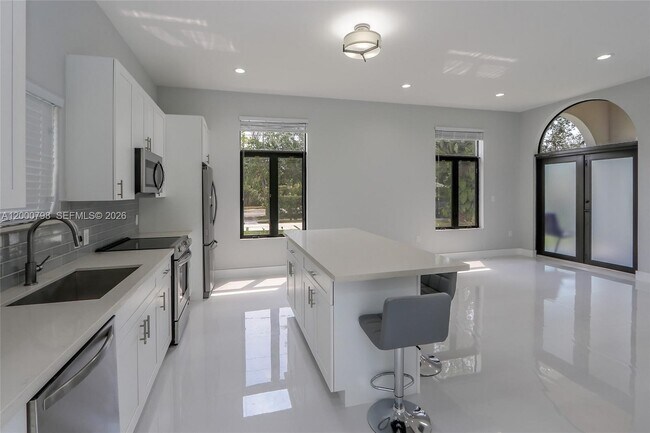 Building Photo - 5126 SW 57th Ave