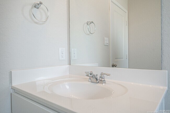 Building Photo - 909 Rolling River